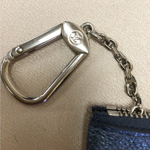 LOUIS VUITTON KEY POUCH - Picture 3 of 6